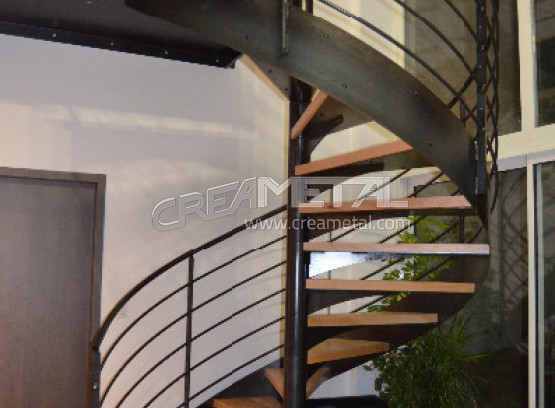 escalier helicoidal en metal