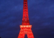Tour eiffel en chaises rouge à la COP 21 PARIS