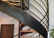 Escalier hélicoïdal sur mesure à Belleville-en-Beaujolais (69)
