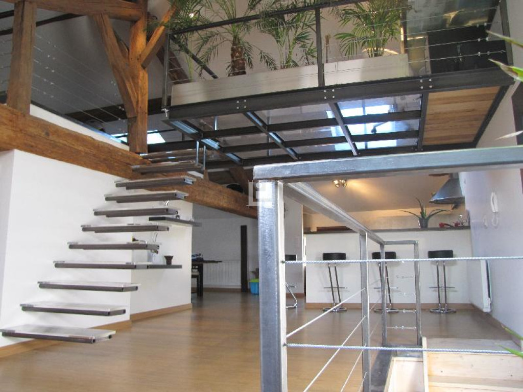 escalier droit suspendu