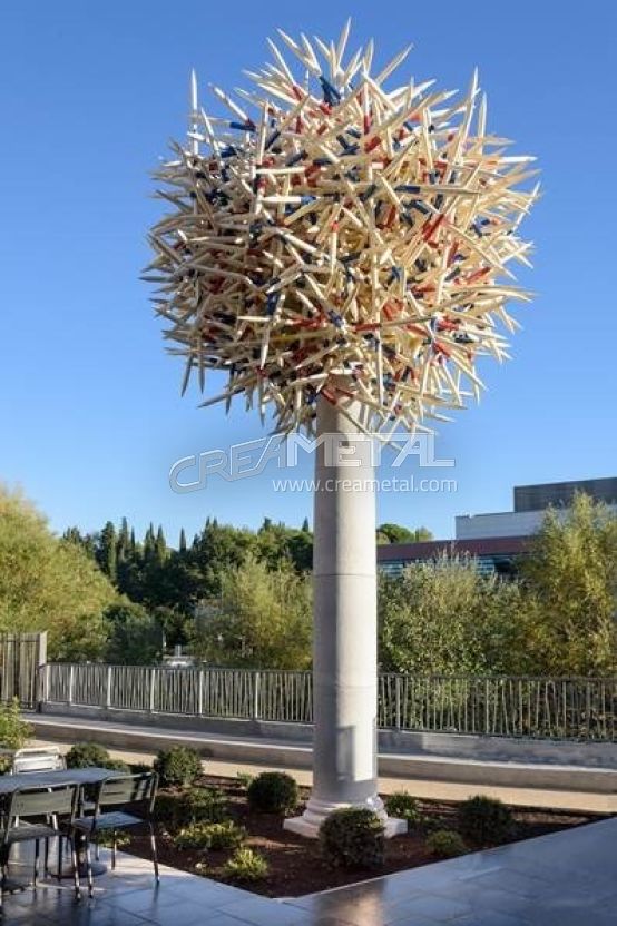 Arbre Mikado Tree au centre commercial Polygone à CAGNES SUR MER