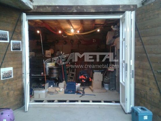 Fabrication sur mesure d'une verrière extérieur avec porte accordéon dans le Rhône à Belleville