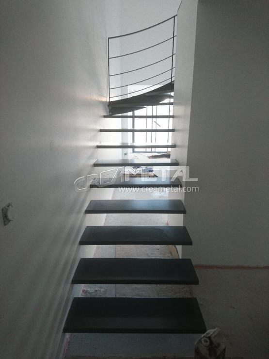 Ensemble de métallerie en acier brut, escalier et garde corps à Bourg en Bresse (01)