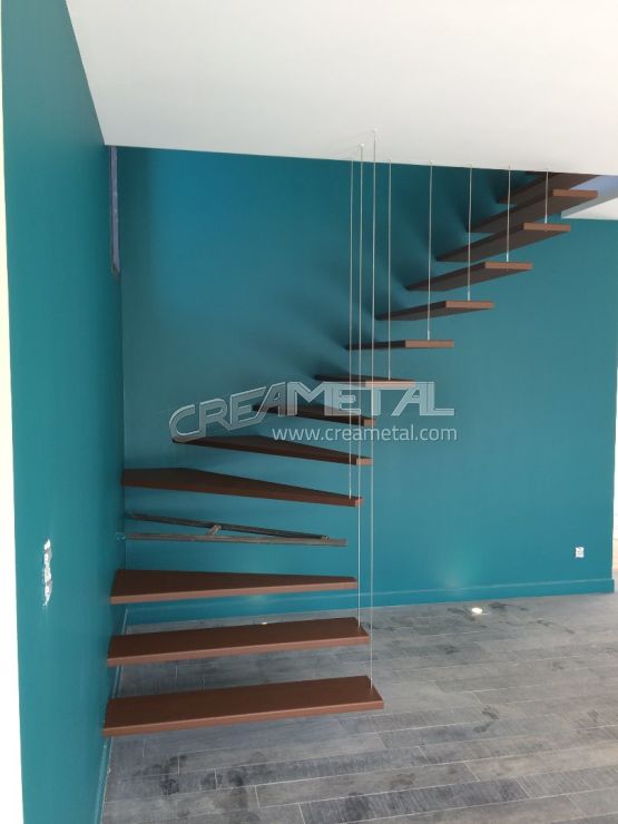 Escalier suspendu sur mesure 1/4 tournant balancé dans la région lyonnaise (69)