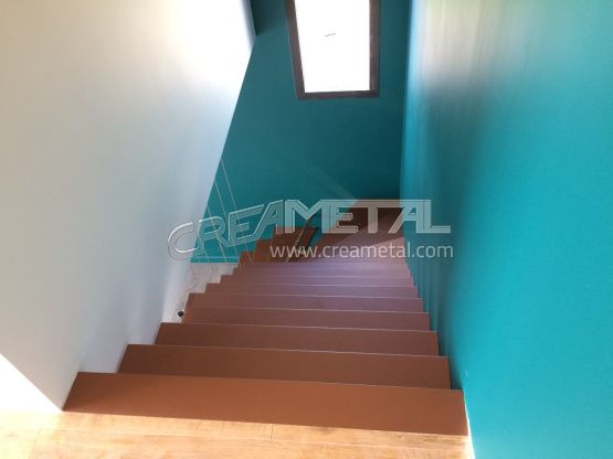 Escalier suspendu sur mesure 1/4 tournant balancé dans la région lyonnaise (69)