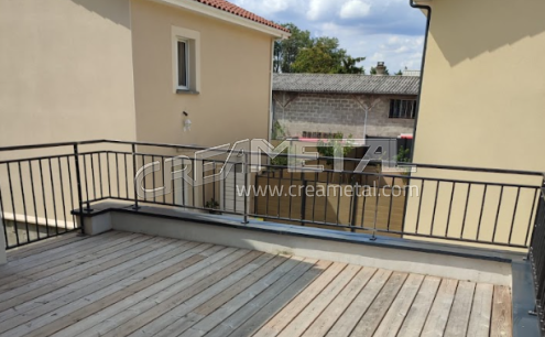 Garde-corps extérieur sur-mesure en acier BRUT près de Lyon (69)