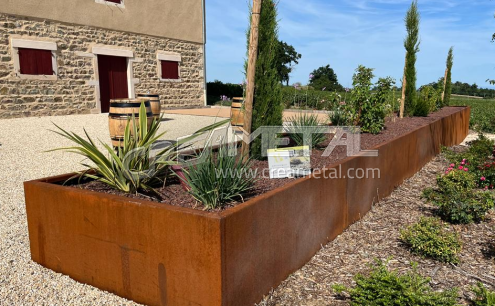 Jardinières sur-mesure en acier dans la région du Beaujolais (69)
