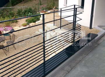 Garde-corps balcon en acier sur mesure à Montmerle-sur-Saône (01)