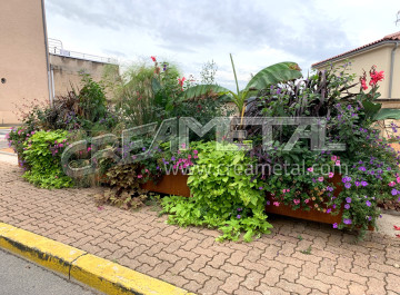 Ensemble de jardinières en Corten proche de Belleville-en-Beaujolais (69)