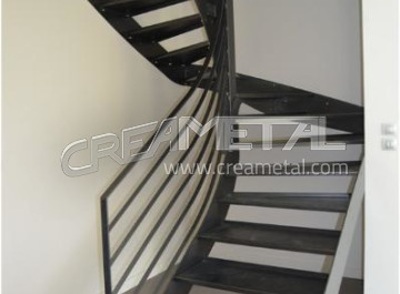 Escalier 2/4 tournant vernis incolore à Villefranche sur saone 