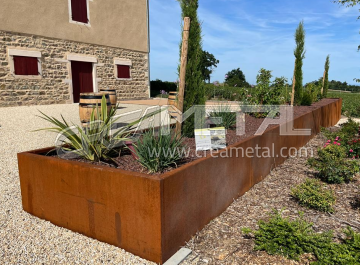 Jardinières sur-mesure en acier dans la région du Beaujolais (69)