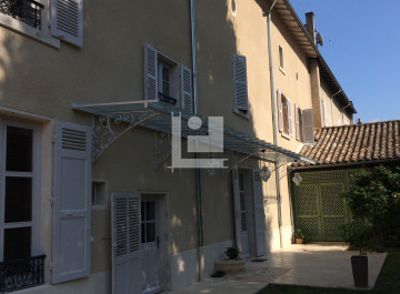 Marquise sur-mesure en acier de style traditionnel dans les Monts d'Or (69)