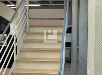 Escalier 1/4 tournant  – Médiathèque Montmerle