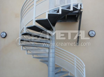 Escalier hélicoïdal extérieur à Lyon (69)