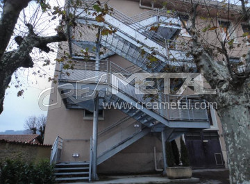 Escalier issue de secours/ métallerie extérieur en acier  à Lyon (69)