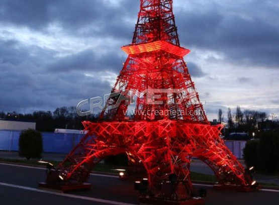 Tour eiffel en chaises rouge à la COP 21 PARIS