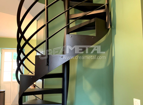 Escalier hélicoïdal métallique proche de Belleville-en-Beaujolais (69)