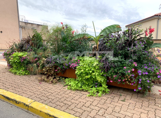 Ensemble de jardinières en Corten proche de Belleville-en-Beaujolais (69)