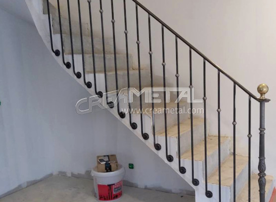 Garde-corps rampant pour escalier ¼ tournant proche de Guéreins (01)