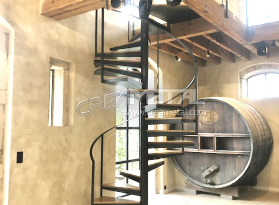 Escalier Hélicoïdal Bois/Métal dans la région du Beaujolais (69)