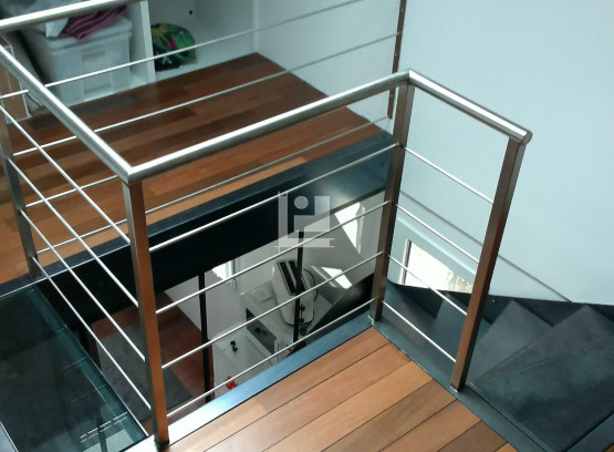 Escalier Intérieur 1/4 tournant sur-mesure en acier dans le 01 