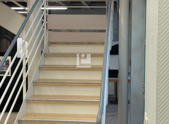 Escalier 1/4 tournant – Médiathèque Montmerle