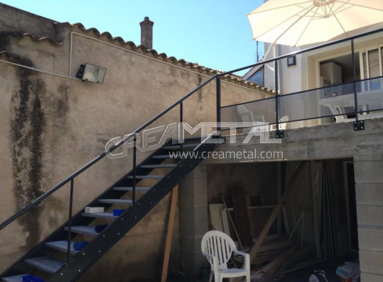 Escalier extérieur en acier sur mesure à Villefranche-sur-Saône (69)