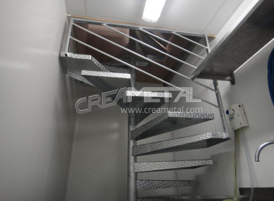Escalier hélicoïdal industriel à Mâcon