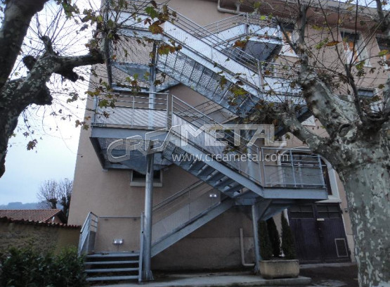 Escalier issue de secours/ métallerie extérieur en acier à Lyon (69)