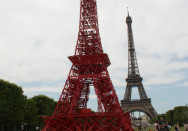 Fabricant de la tour eiffel tour chaise BISTRO FERMOB champ de Mars à Paris