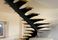 Escalier ¼ tournant balancé métal/bois sur mesure à Romanèche-Thorins (71)