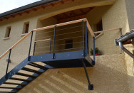 Escalier droit extérieur marche en bois Lyon à Saint Cyr au Mont d'or 