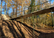 Passerelle sur-mesure en acier dans le parc de la ville de Palaiseau (91)