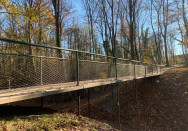 Passerelle sur-mesure en acier dans le parc de la ville de Palaiseau (91)