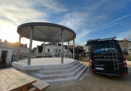 Kiosque sur-mesure en inox pour la Ville d'Azay Le Rideau (37)