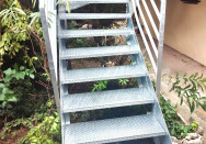 Escalier extérieur 1/4 tournant sur-mesure en acier proche de Lyon (69)