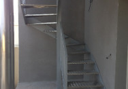 Escalier extérieur 2/4 tournant balancé en Aluminium proche de Montpellier