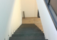 Escalier suspendu design en acier installé proche de Grenoble en ISERE (38)