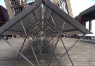Mobilier urbain installé à la tour Eiffel à PARIS 